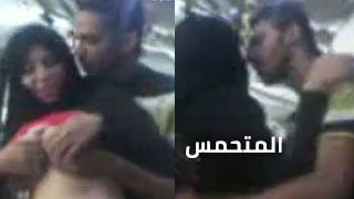 شاب مصري يجلب صديقته الى المحل و يداعبها