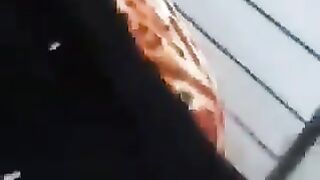 مصي عيري - شخص يأمر ميلف بمص عيره عند الدخول الى السكن!