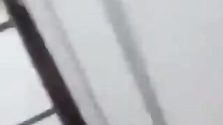 مصي عيري - شخص يأمر ميلف بمص عيره عند الدخول الى السكن!