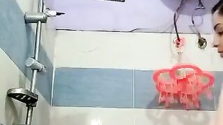 اجمل مصرية تستعرض في الحمام جسم خيال