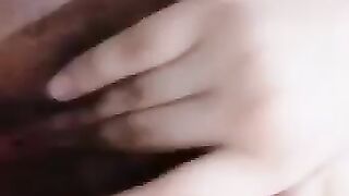 مصرية بستيان احمر وشعر كورلي تستعرض ساخن