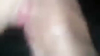مرأة جزائرية  مصاحبة شاب  اصغر منها تمص عيرة للخصاوي