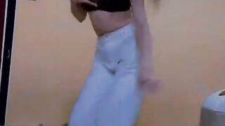 شابه عراقيه في جلسه قبل النيك ترقص