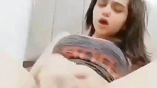 مراهقة صغير تفتح كام وتستمني